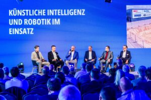 Wolfgang Rebholz bei der Panel-Diskussion bei dem Event BUILDING THE FUTURE | Künstliche Intelligenz und Robotik im Einsatz der Zech Group. Dabei wurde diskutiert wie die Baustelle der Zukunft aussehen könnte.